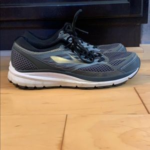 Men’s brooks addiction 13’s